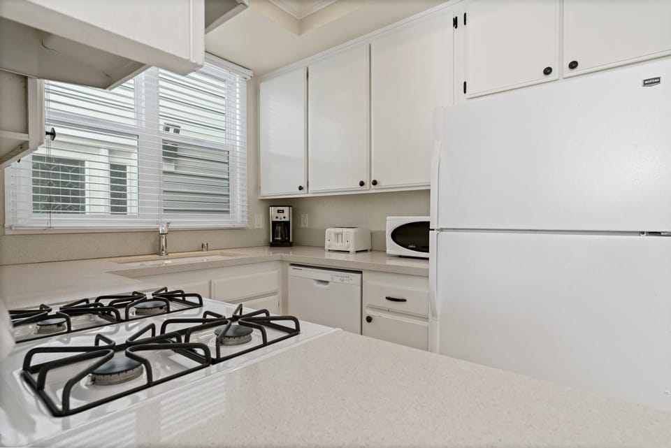 Kitchen is fully-stocked with dishes, cooking, baking and meal prep gear. All standard large and small appliances included. See listing description.
                
