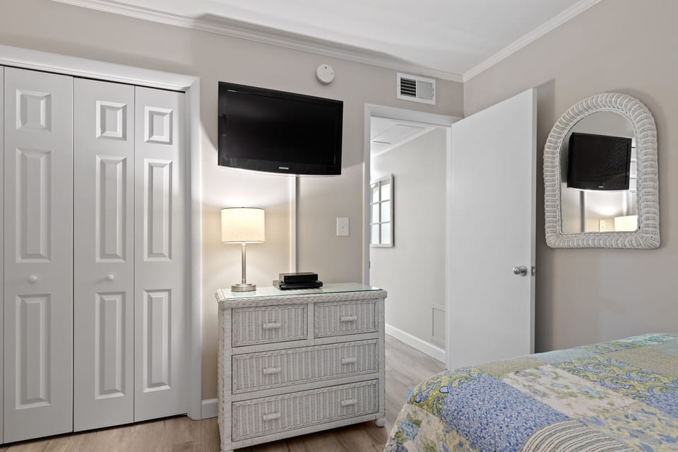 Full size and twin bedroom