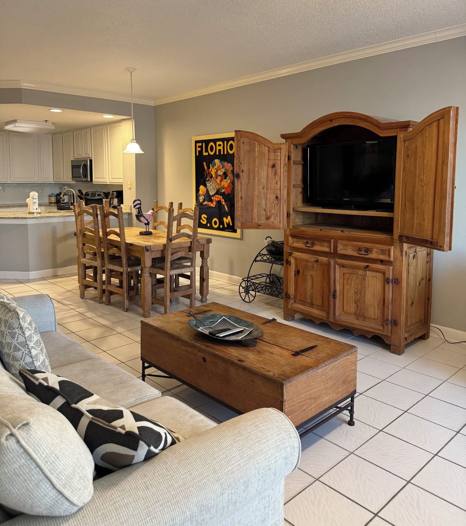 Living room & dinning room