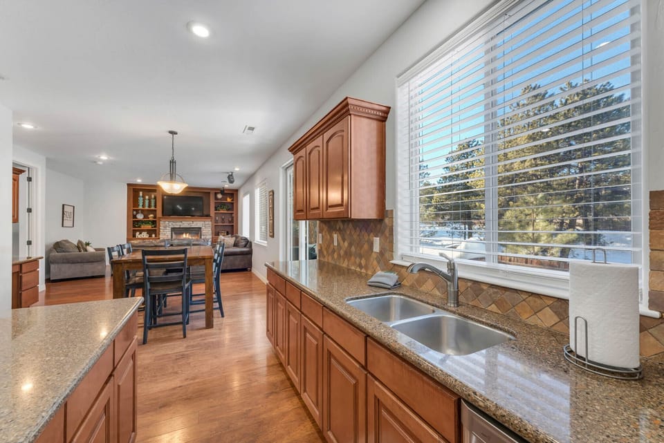Eat in kitchen