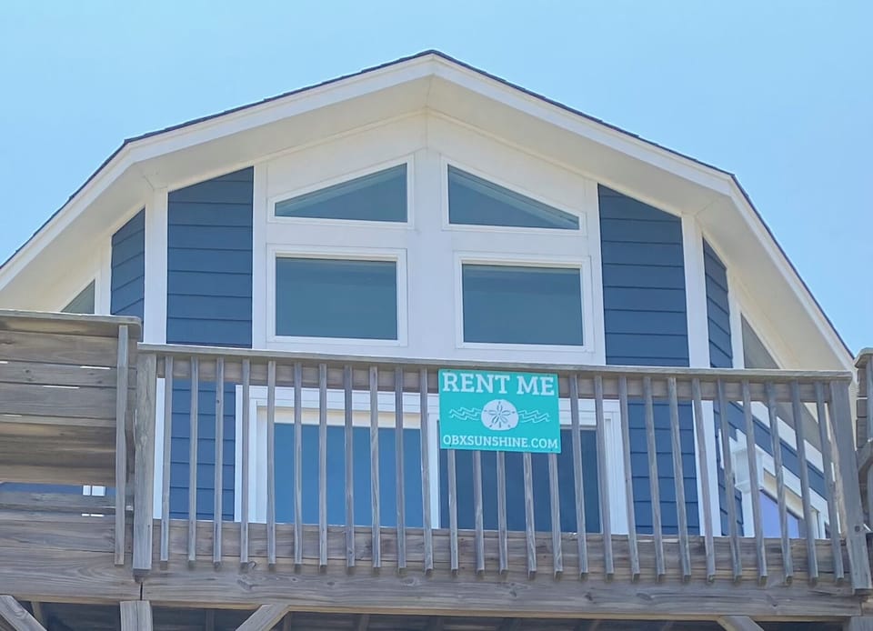 Beautiful new siding, windows and doors in 2023. Ye Scurvy Sea Dog located in Nags Head. Panoramic ocean views!