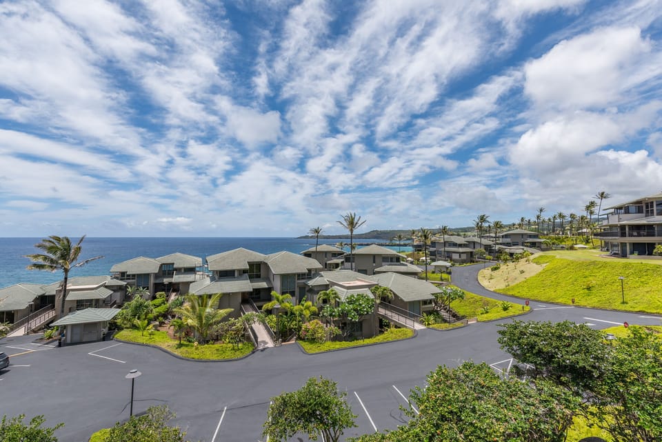 Welcome to the exclusive and gated Kapalua Bay Resort.