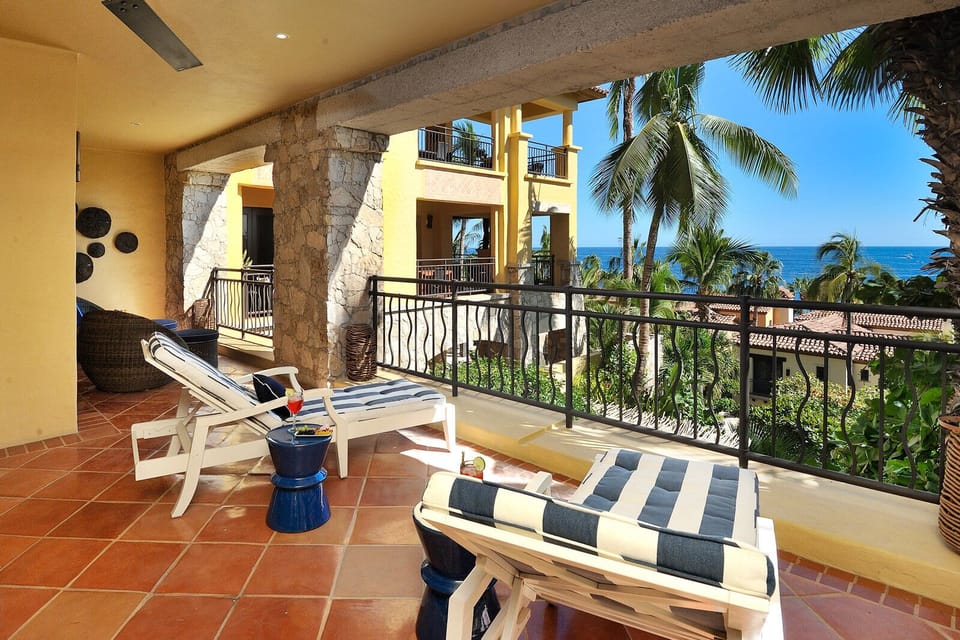 Outdoor lounge