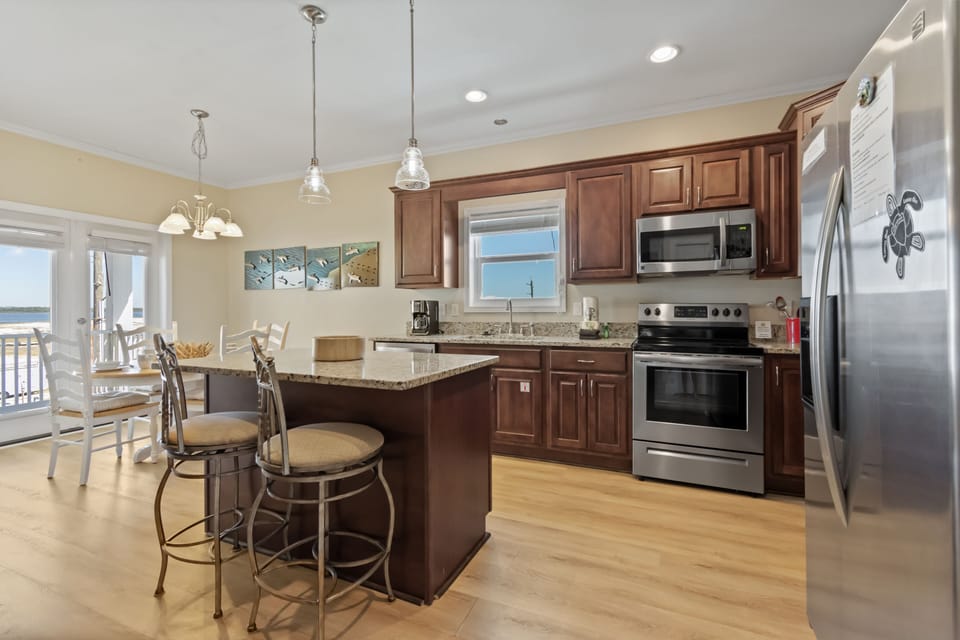 Huge well equipped gourmet kitchen