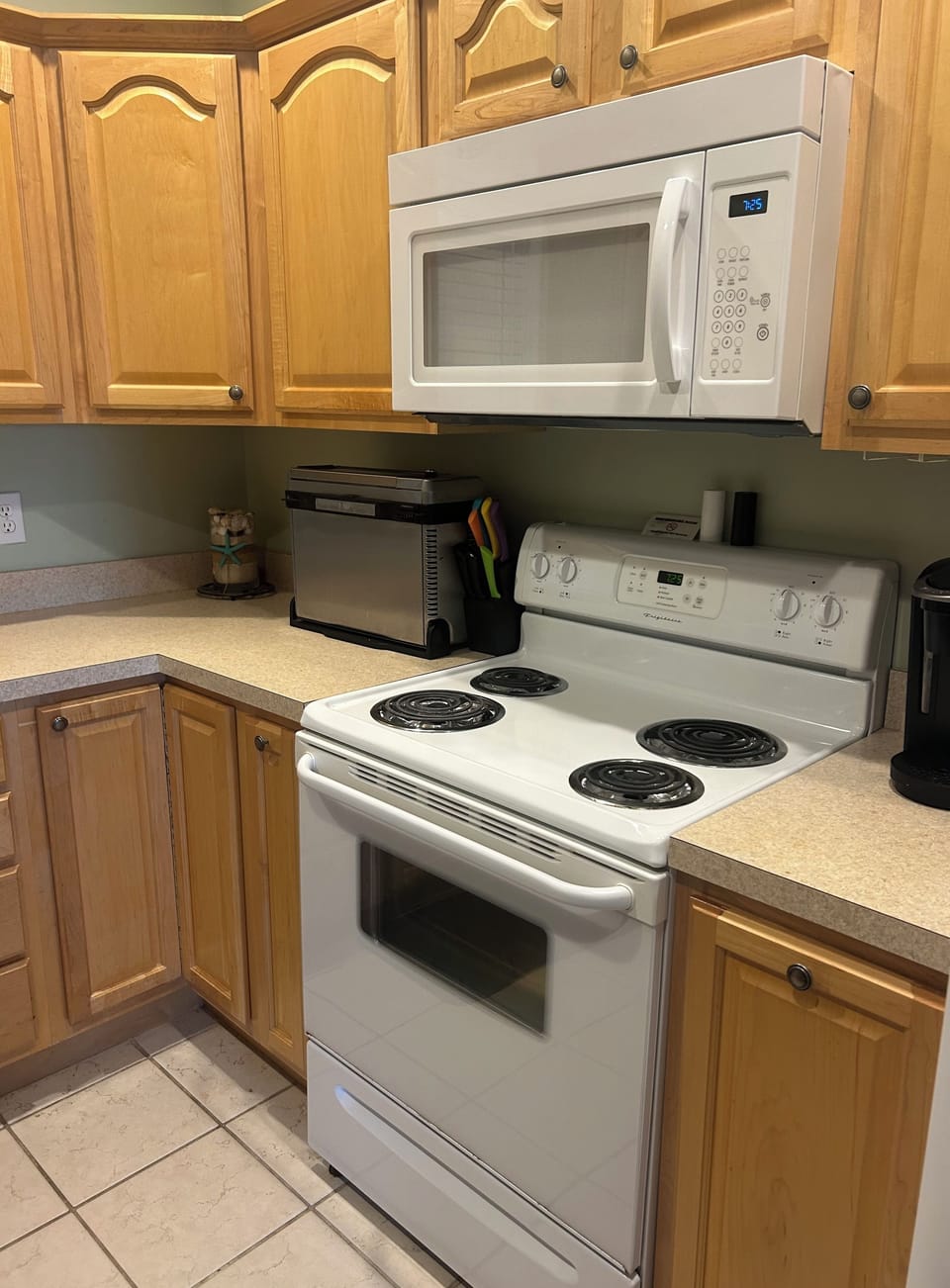 Full kitchen 