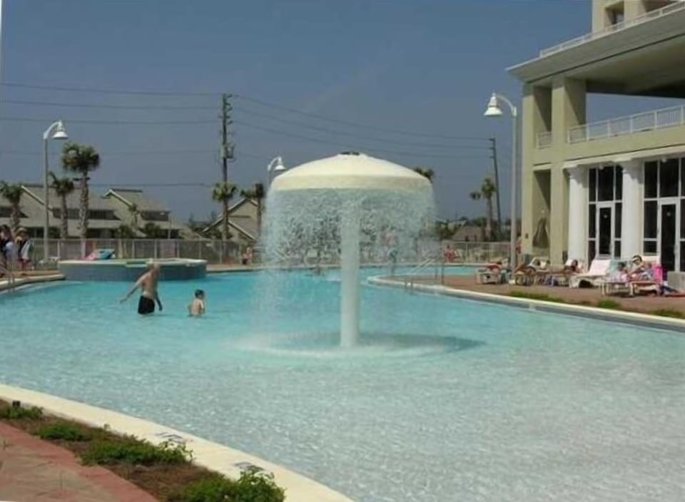 One of the many pools of Ariel Dunes.