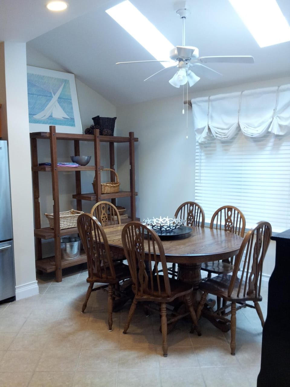 Open dining area in the kitchen with plenty of storage space