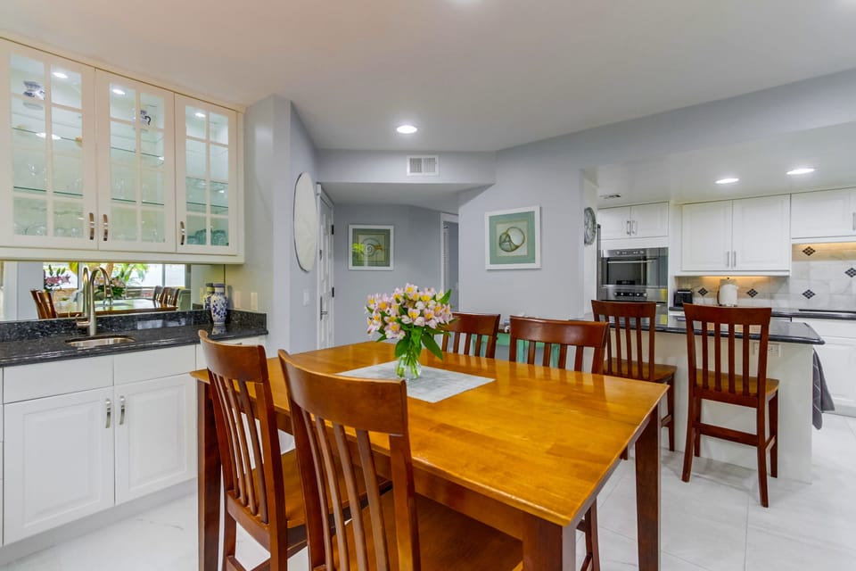 Dining Area and Wet Bar