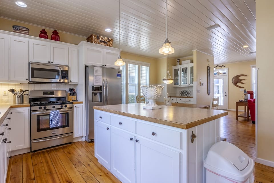Cook with ease on stainless steel appliances.