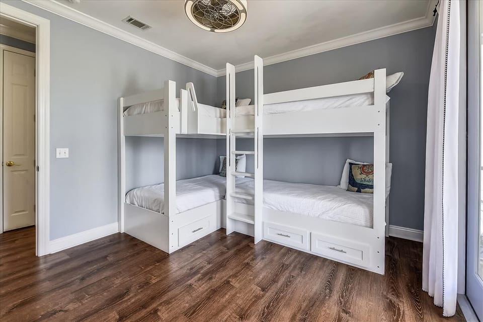 2nd Floor - 4 Twin Bunks