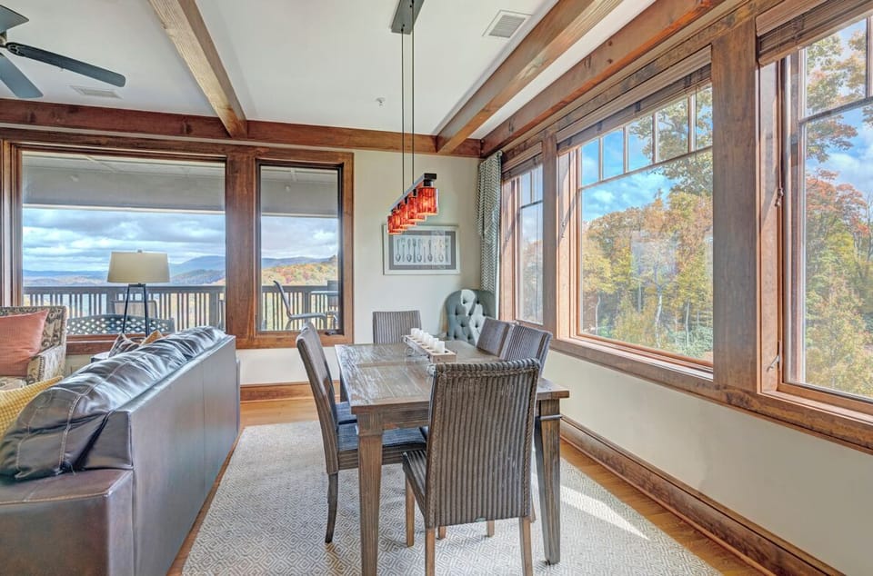 Dining Room Area-- Mountain View