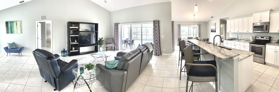 Full view of spacious retreat living.