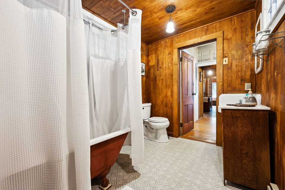 Main bathroom downstairs