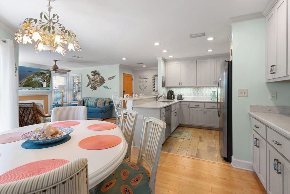 Harbour Oaks 213 - DIning Just off the kitchen