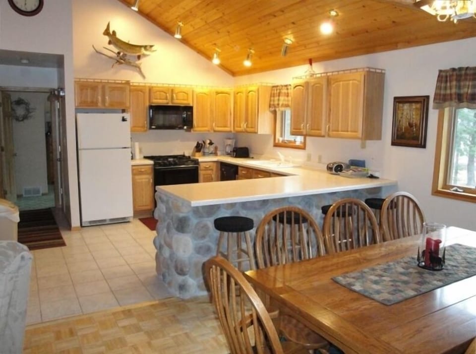Fully Stocked Kitchen With Solid Oak Table and 8 Chairs