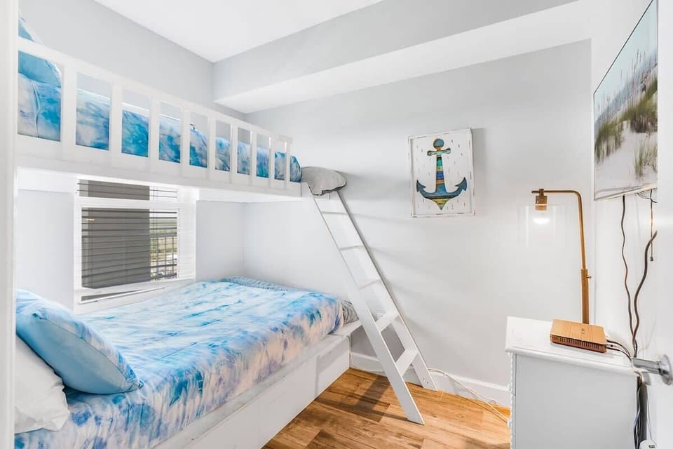 Bunk room with HDTV