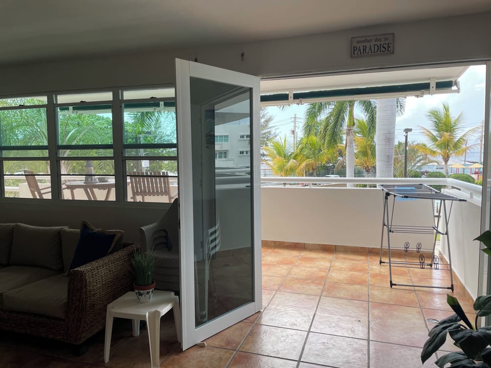 Access double door to the balcony.