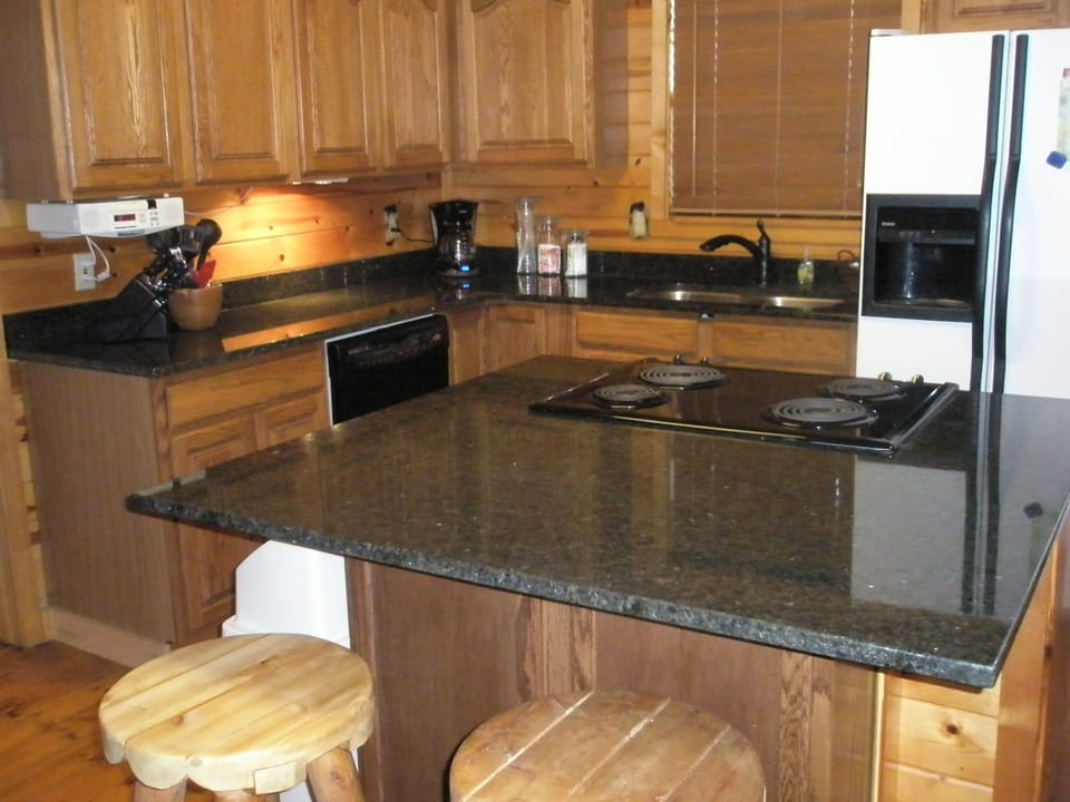 Kitchen with beautiful granite countertops.