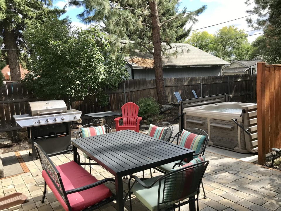 Gas BBQ and outside dining too!