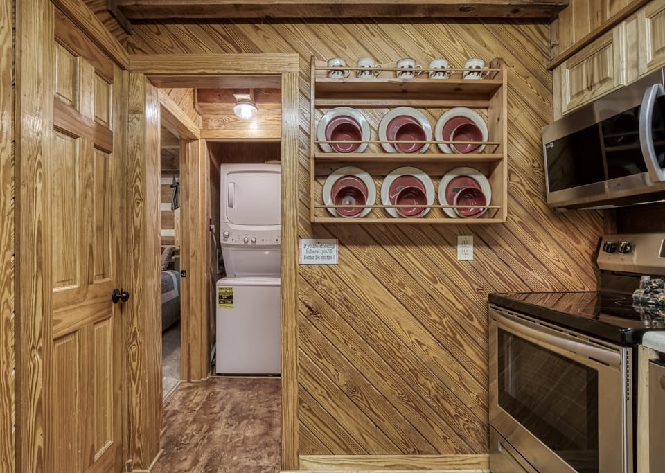 Cabin in the Smokies "Cozy Bear Escape" - Washer and dryer