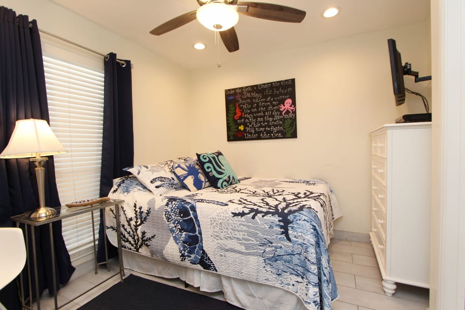 The Guest Bedroom Features a Queen Size Bed