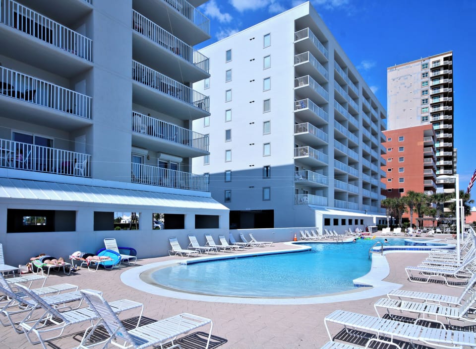 Zero entry heated pool