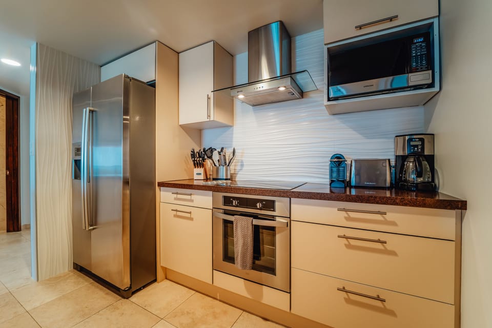 Full kitchen