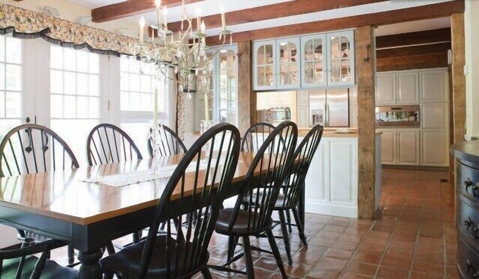 DINE HERE 