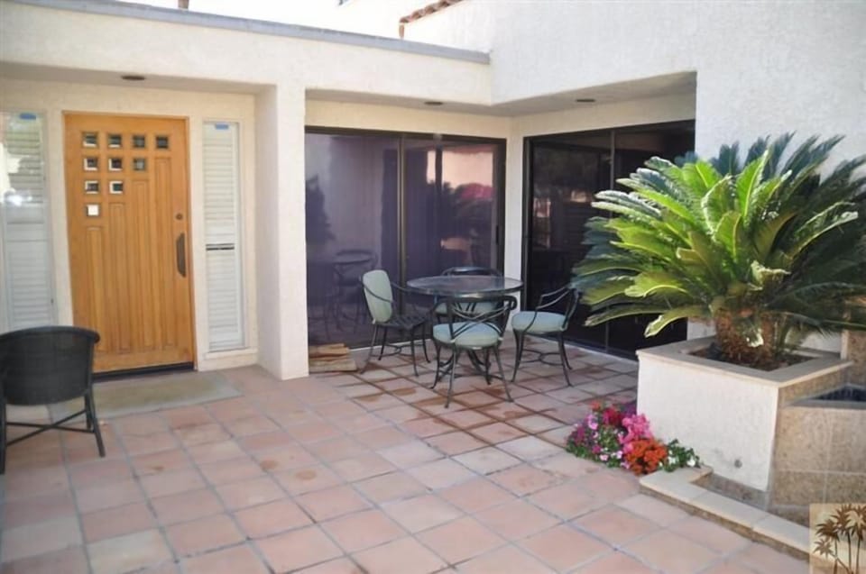 Courtyard in the Front with seating 