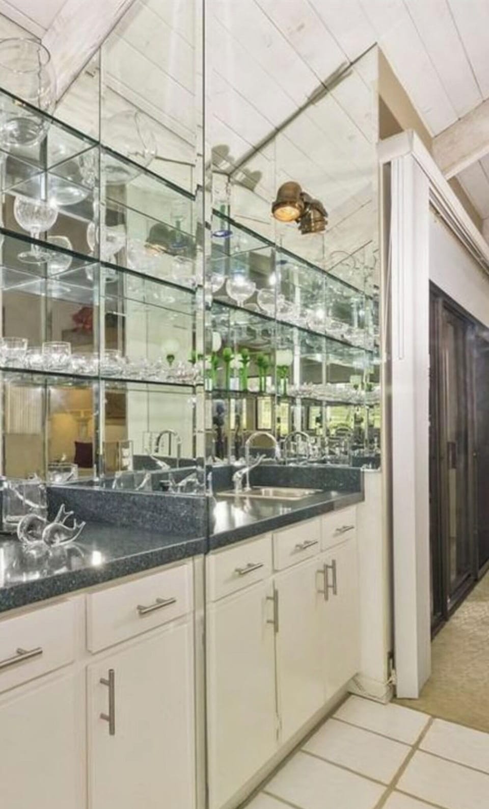 Bar area 