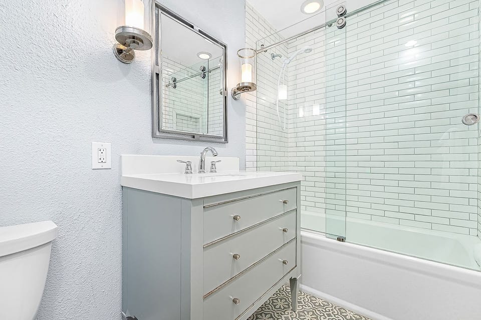 The full bathroom off of the hallway includes a tub/shower combo.
                