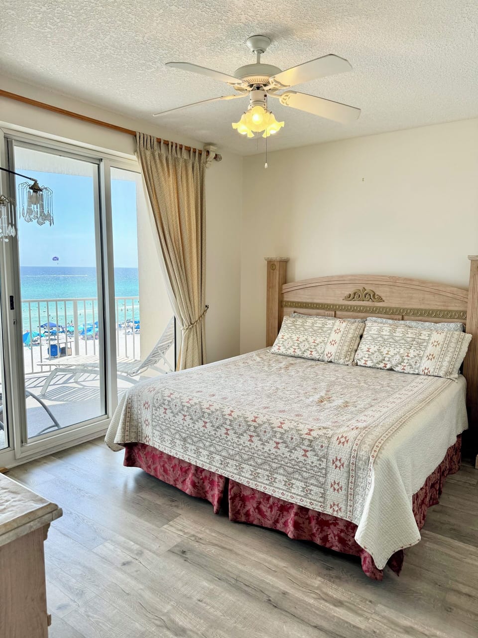 Gulf Front Master Bedroom with King bed 