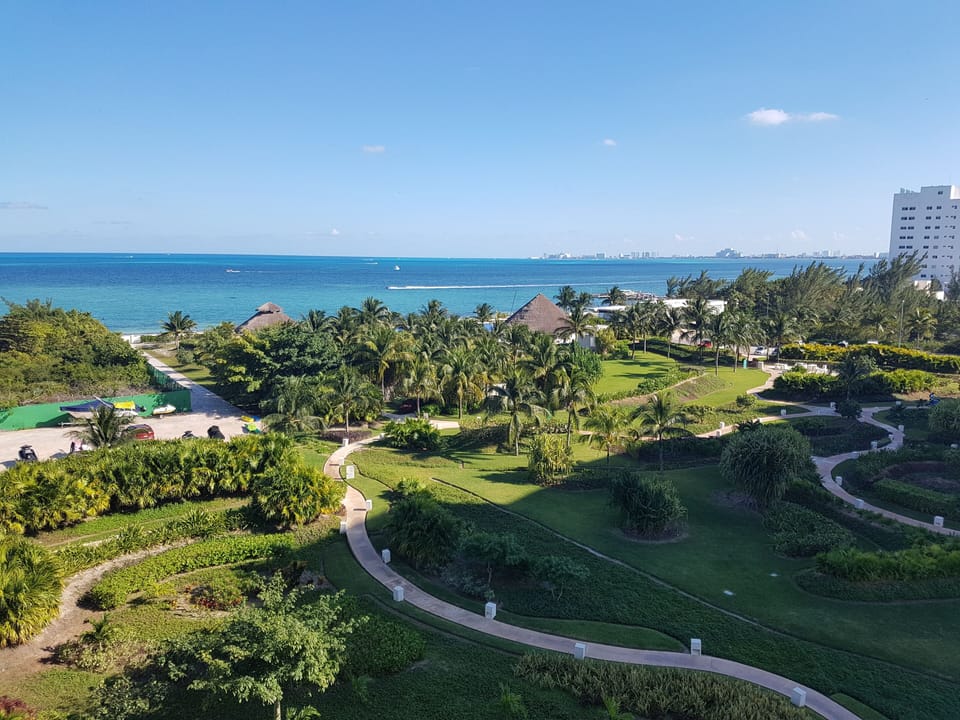 A panoramic view to the gardens, so beautiful!