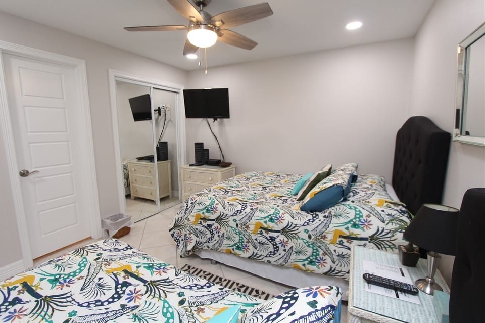Guest Bedroom Features 1 Queen Bed &amp & 1 Twin Size Bed