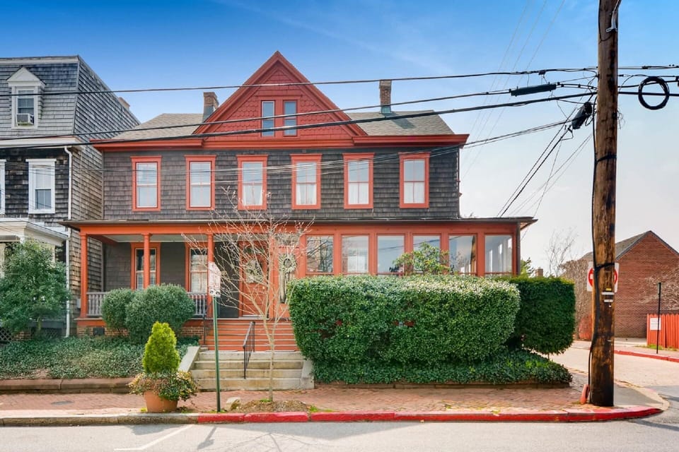 Front exterior (right side, corner unit)
