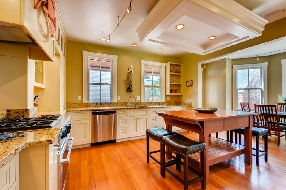 Gourmet kitchen