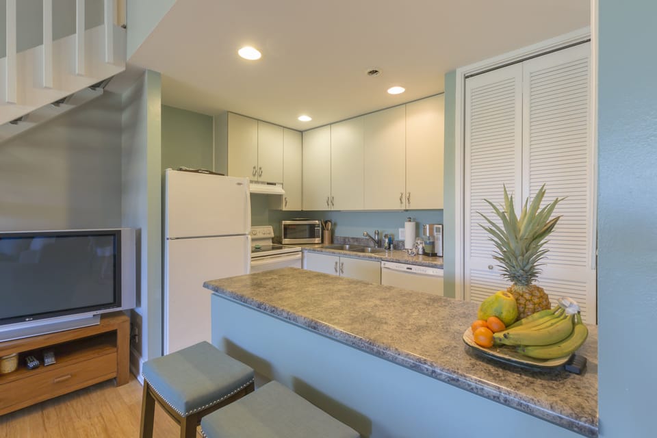 Full kitchen with dishwasher