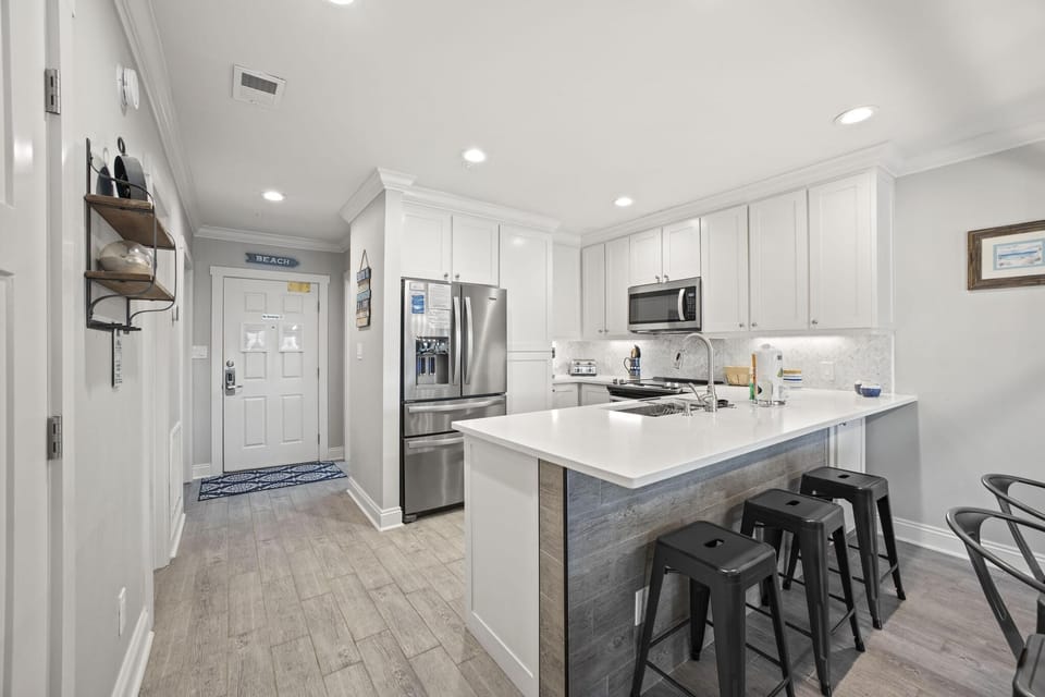 Fully stocked, updated kitchen