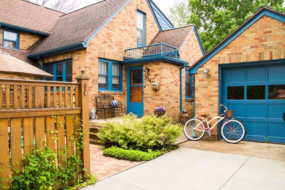 Bikes provided, fun adventures, great for farmers market.