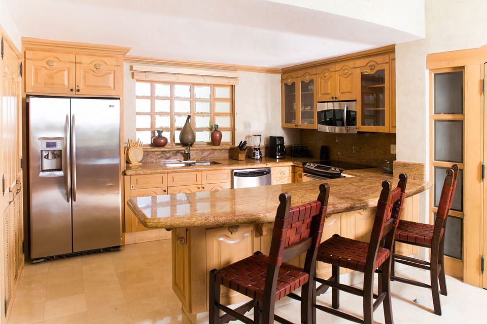 Full kitchen