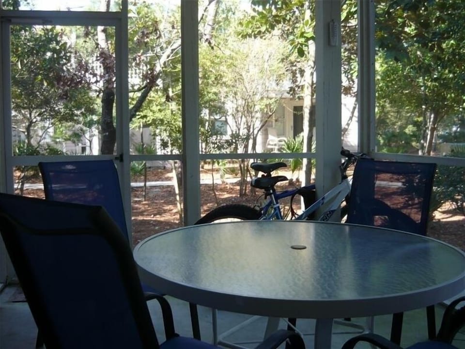 Cottage private lanai is shaded and great for gathering anytime.