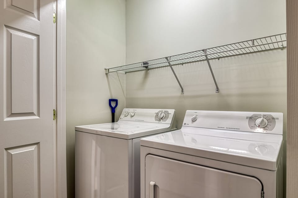 Budget Friendly Vacation Rental in Pigeon Forge "Henderson's Riverside" - Washer and dryer