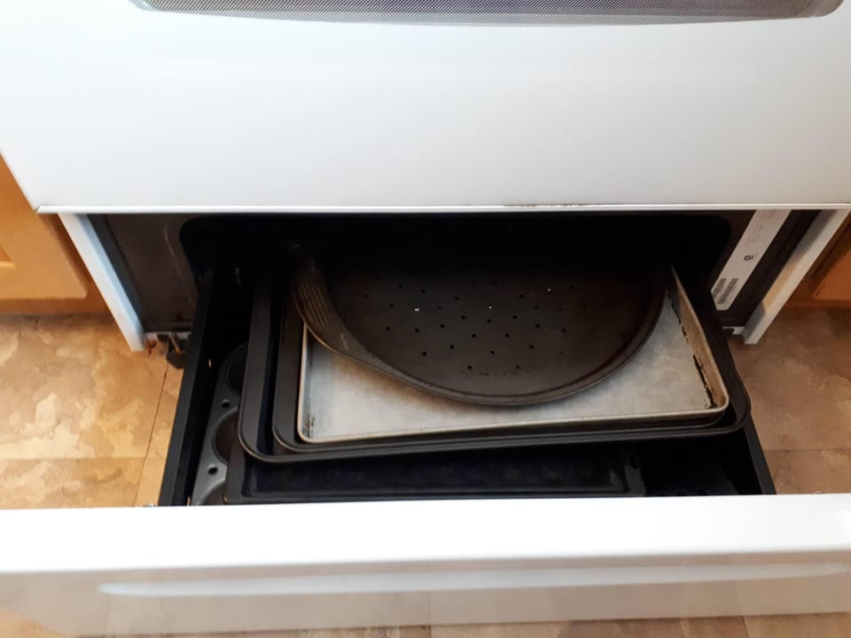 baking and pizza trays