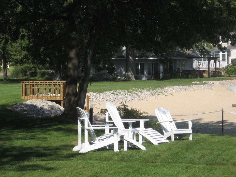 Enjoy the Bayview park and beach right next door