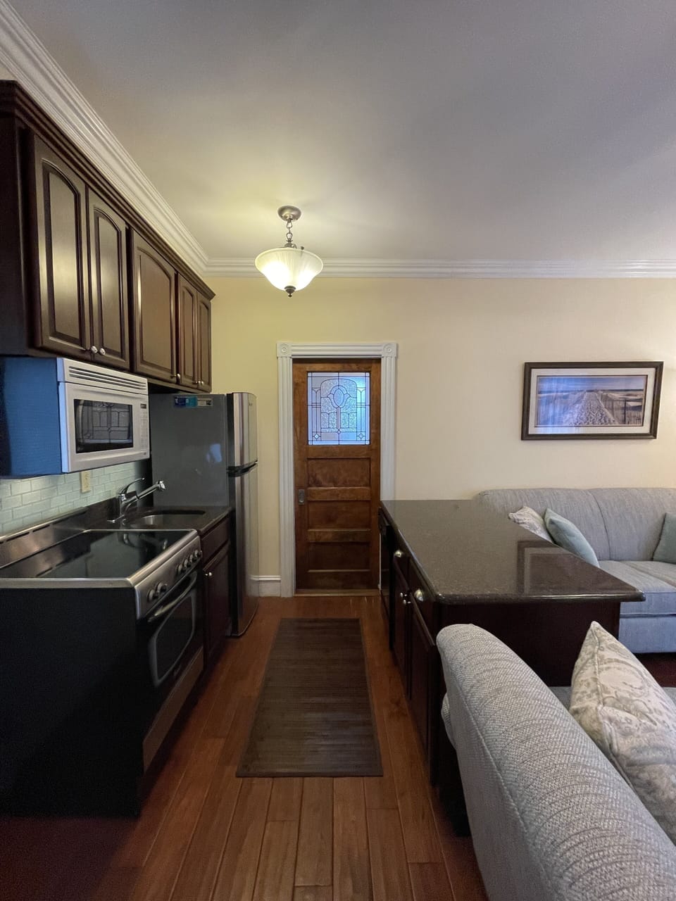 Fully equipped kitchen with stove, oven, microwave, dishwasher
