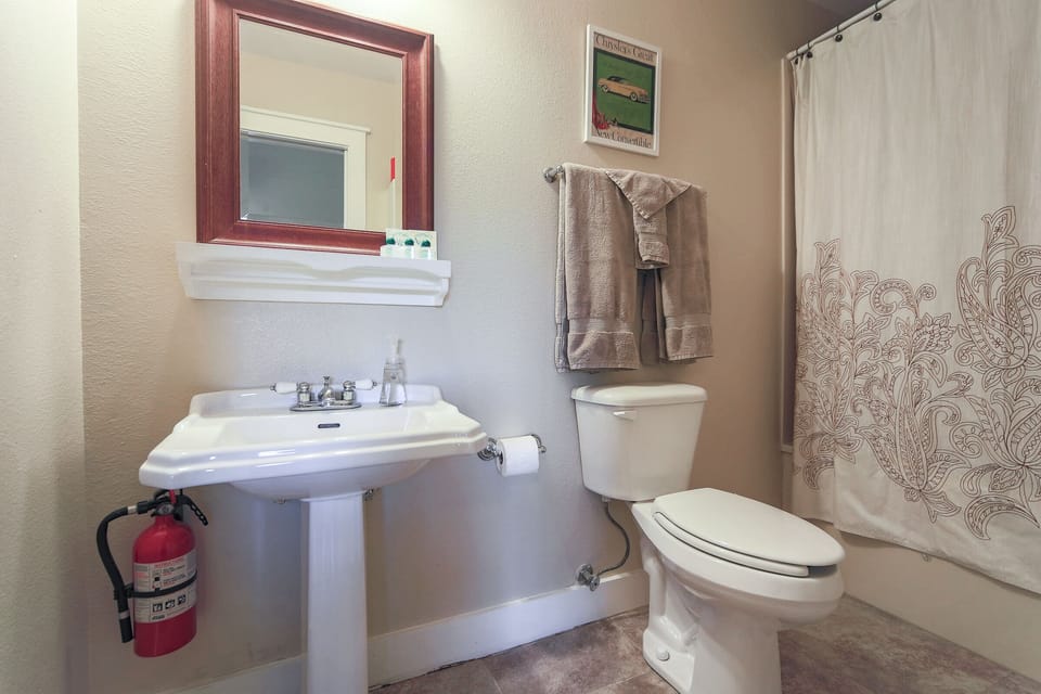 Suite 4 - Bathroom w Shower / Jacuzzi Tub combo. 