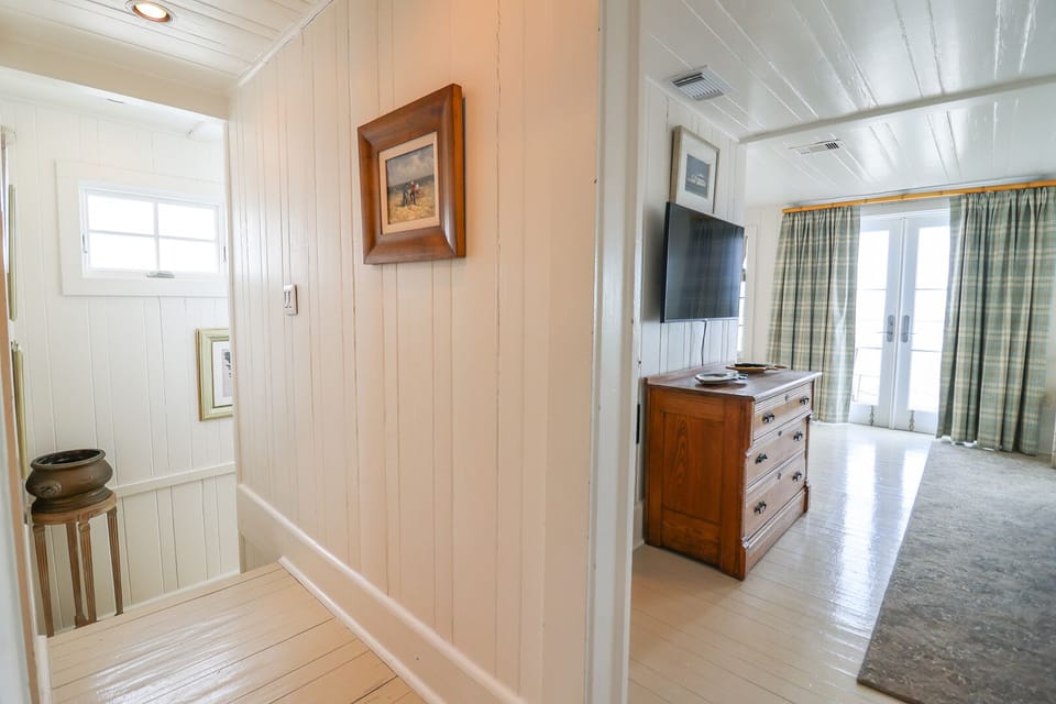 2nd floor hallway leading to  primary king bedroom 2