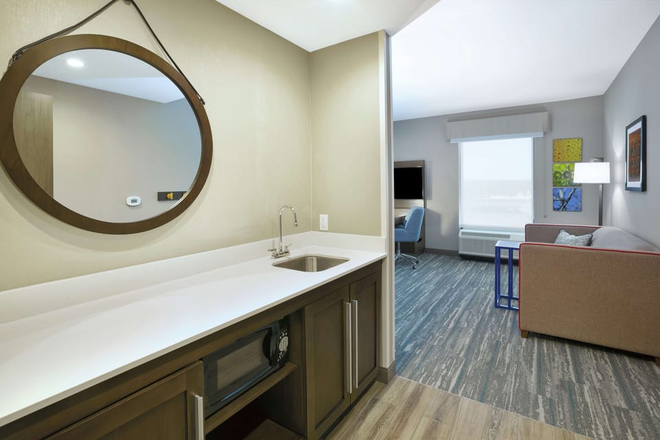 Premium bedding, in-room safe, desk, blackout drapes