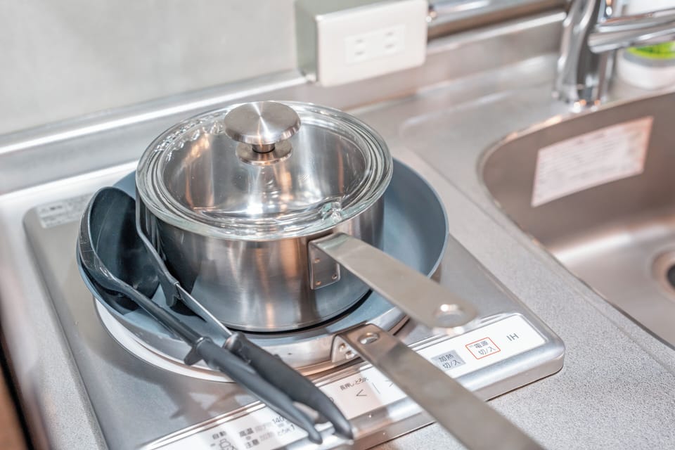 Basic Double or Twin Room, Multiple Beds, Non Smoking | Private kitchen | Fridge, microwave, stovetop, electric kettle