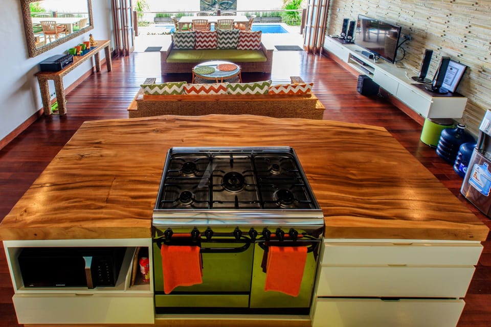 Deluxe Villa, 2 Bedrooms, Sea View | Private kitchenette | Fridge, microwave, oven, stovetop
